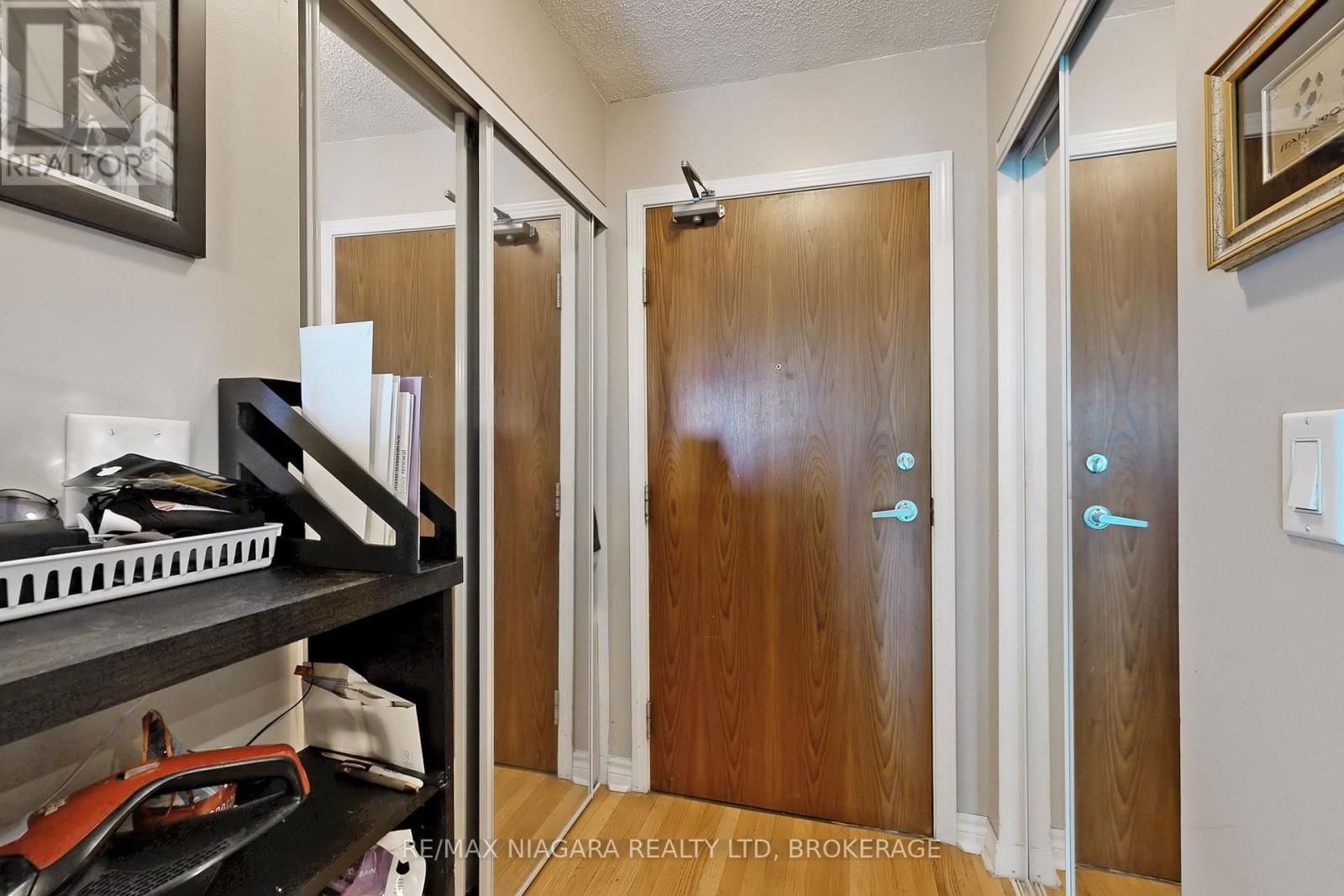 807 - 1 ELM DRIVE Image 21