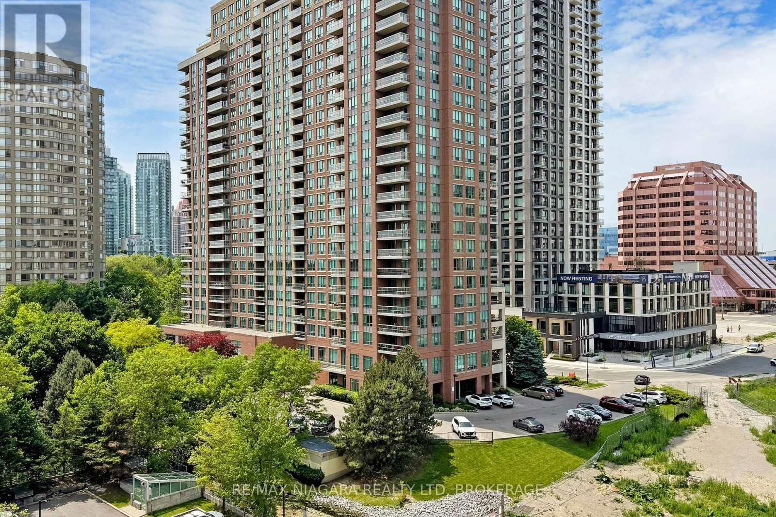 807 - 1 ELM DRIVE Image 31