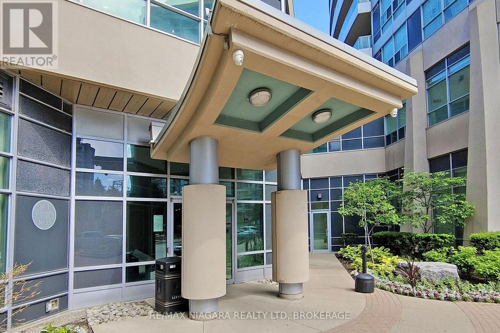 807 - 1 ELM DRIVE Image 4