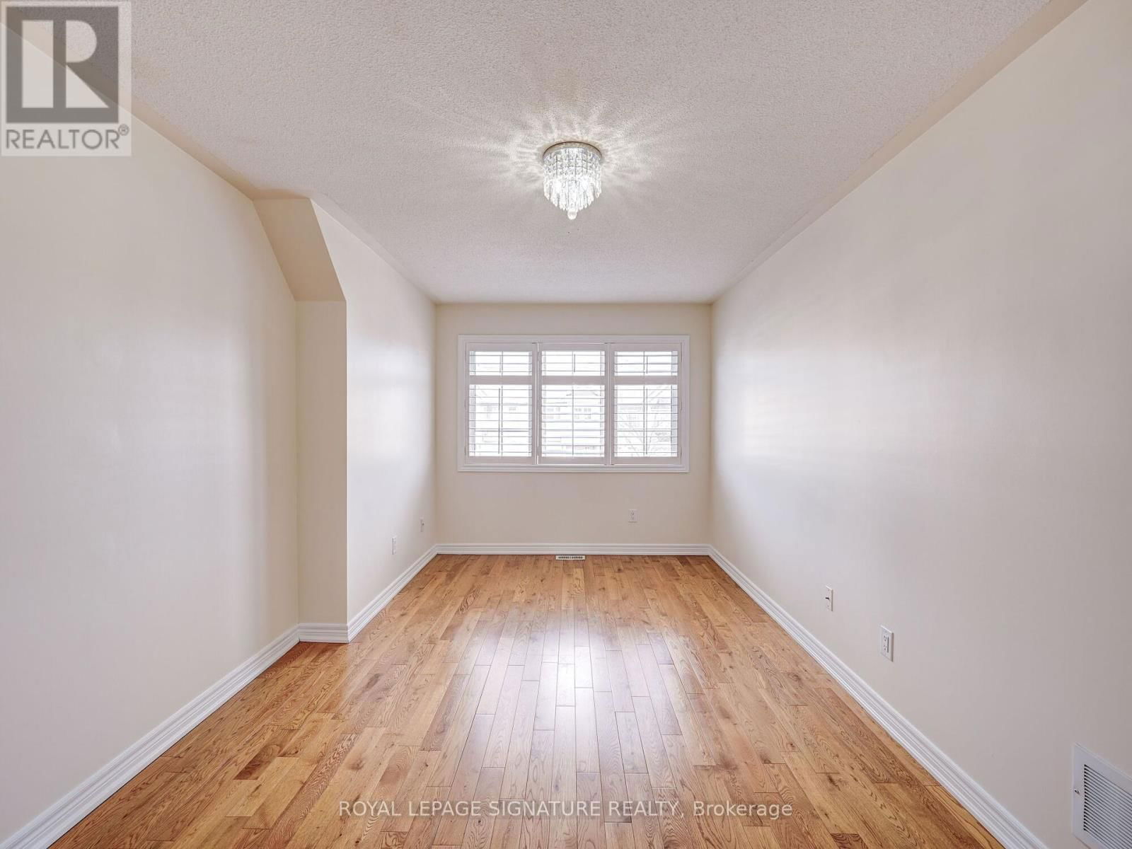 106 NAPERTON DRIVE EAST Image 32