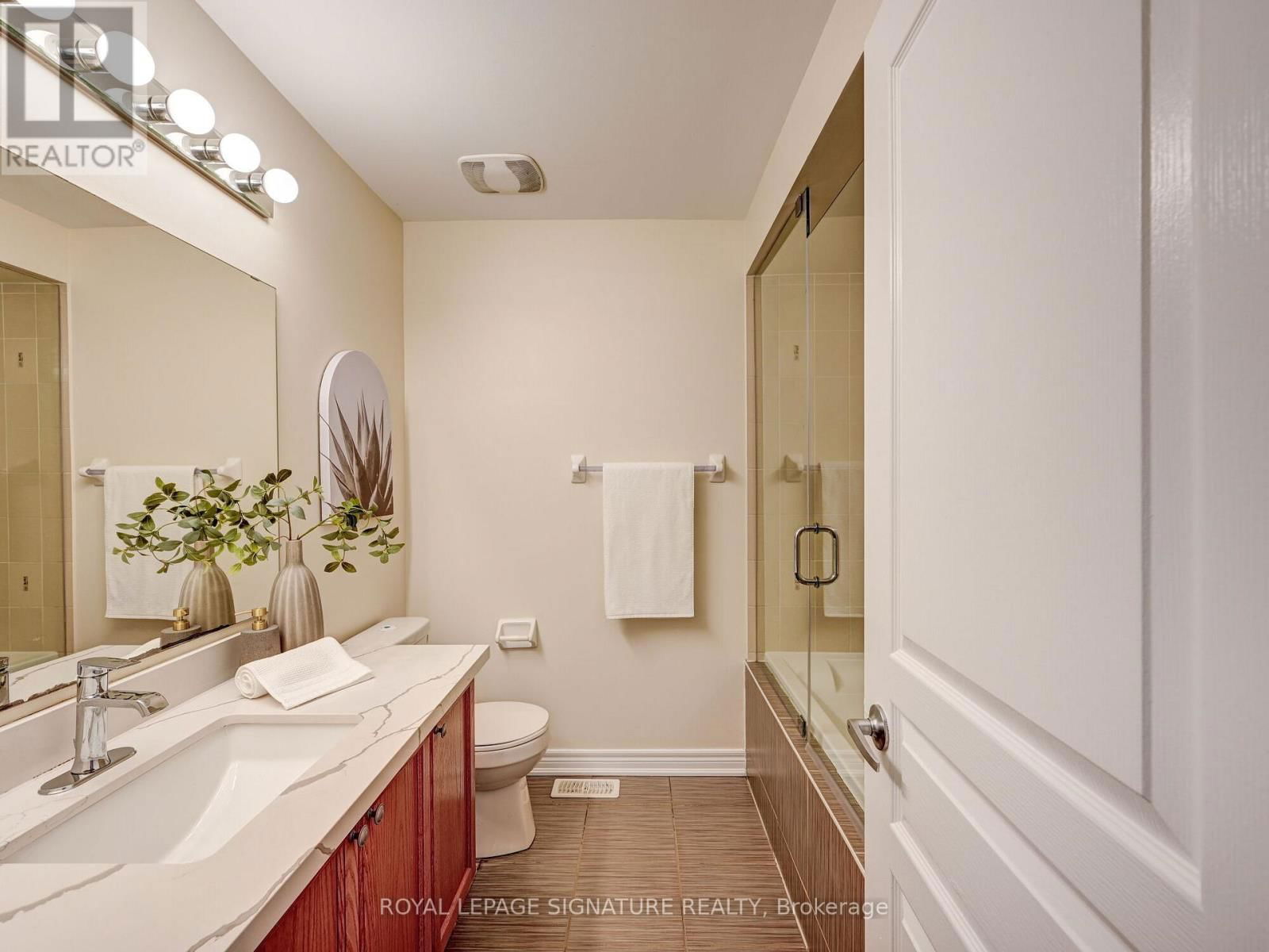 106 NAPERTON DRIVE EAST Image 35