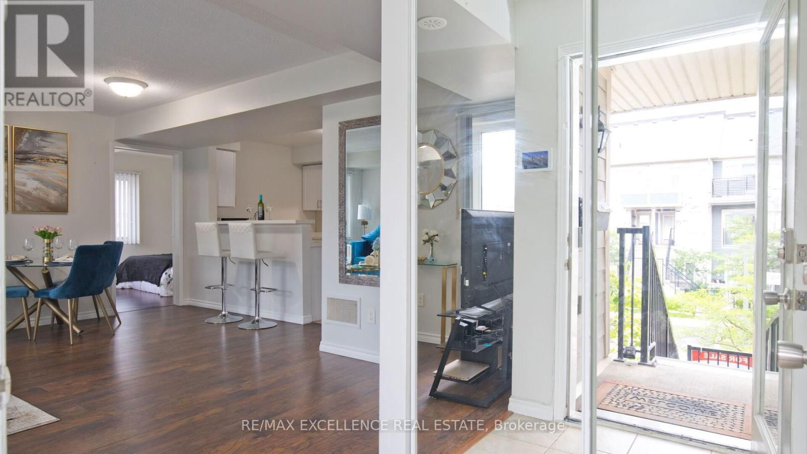 86 - 60 FAIRWOOD CIRCLE Image 4