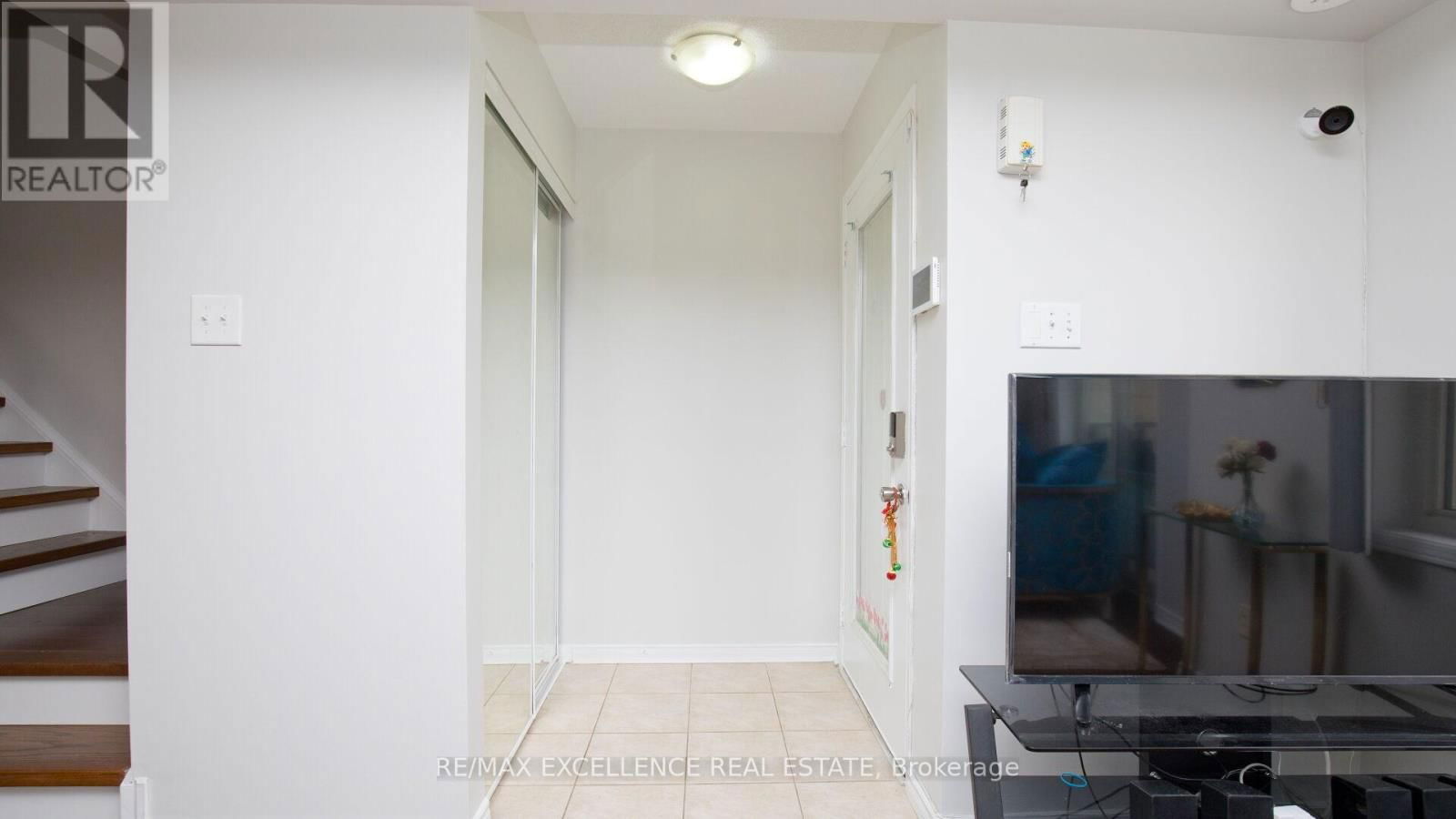 86 - 60 FAIRWOOD CIRCLE Image 5