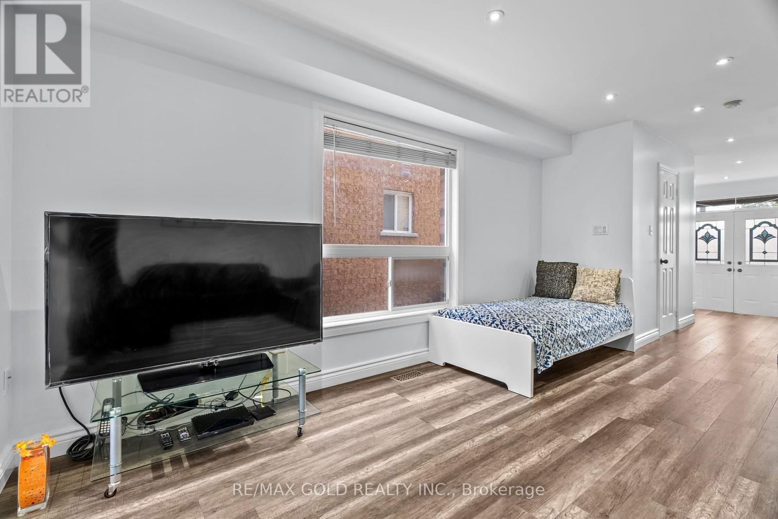 3218 CAMBERWELL DRIVE Image 23