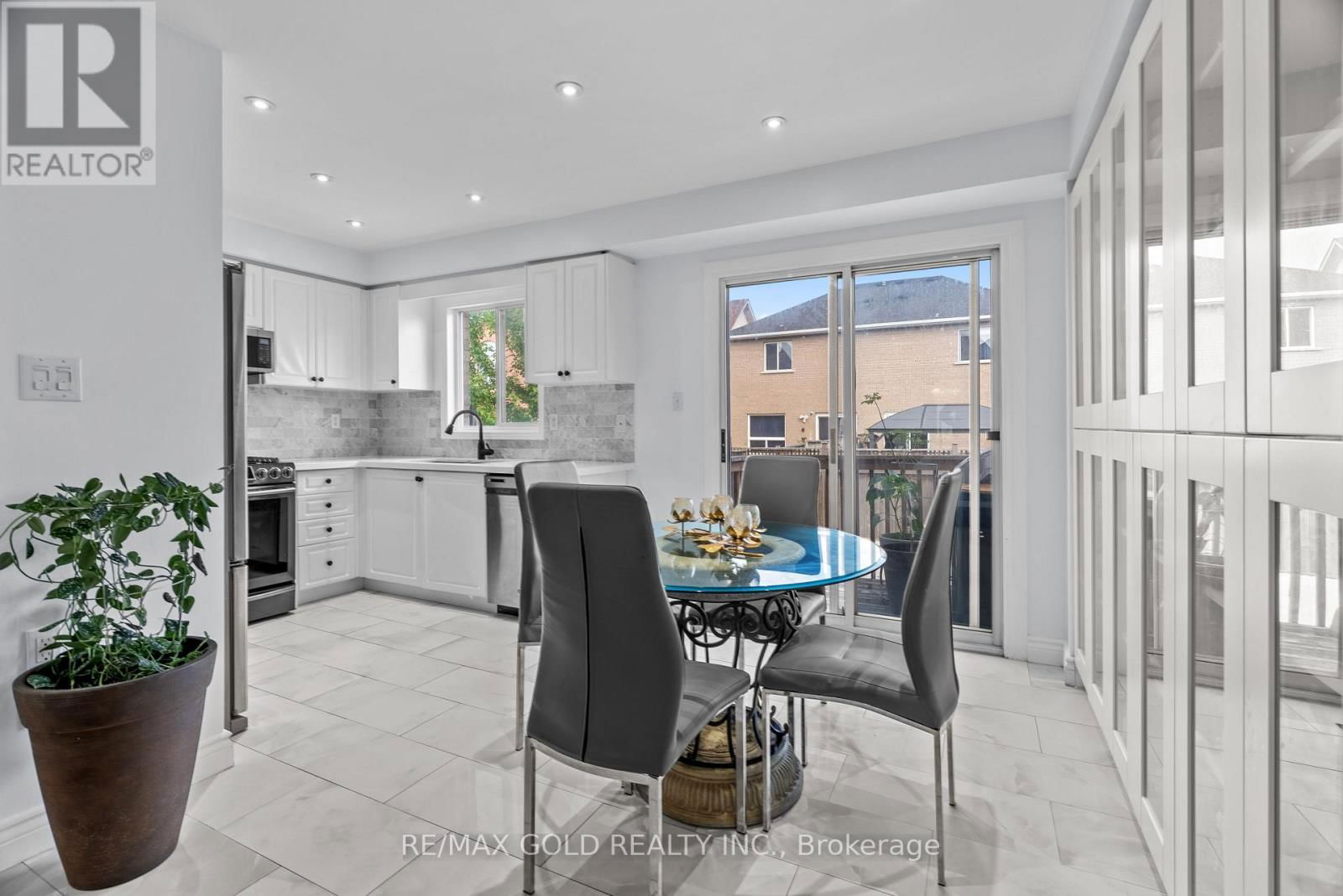 3218 CAMBERWELL DRIVE Image 24