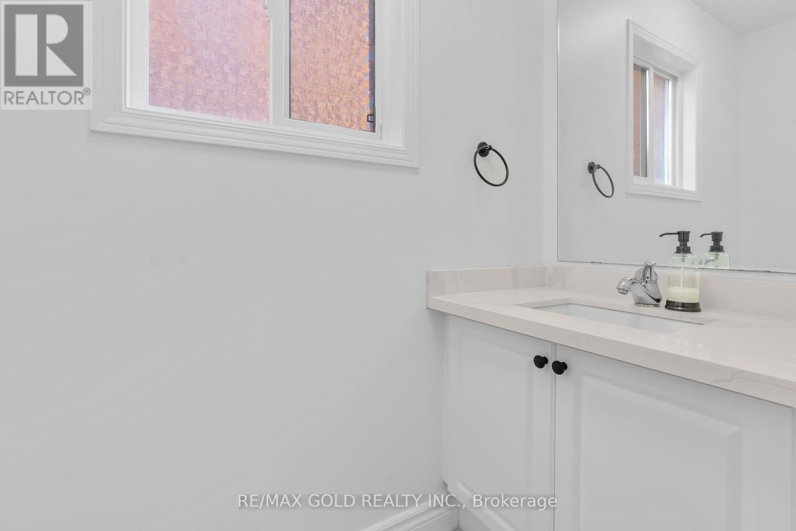 3218 CAMBERWELL DRIVE Image 33