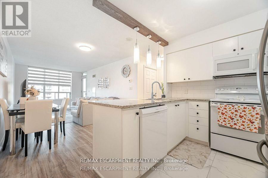 1617 - 335 RATHBURN ROAD WEST Image 13