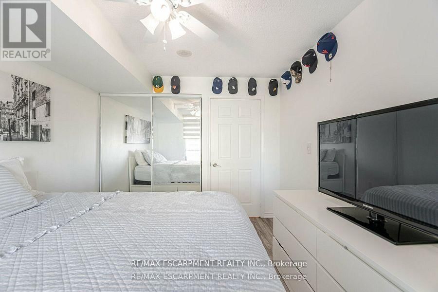 1617 - 335 RATHBURN ROAD WEST Image 16