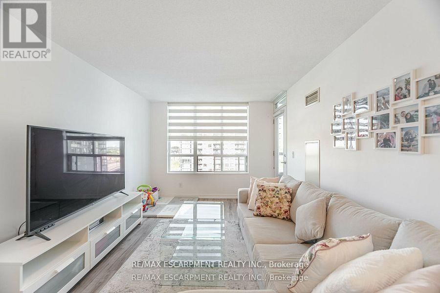 1617 - 335 RATHBURN ROAD WEST Image 7