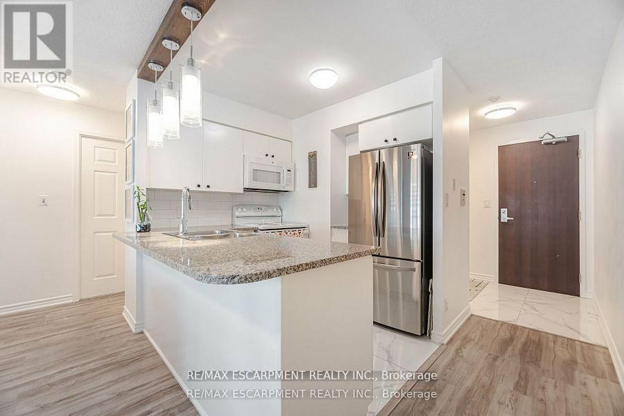 1617 - 335 RATHBURN ROAD WEST Image 9