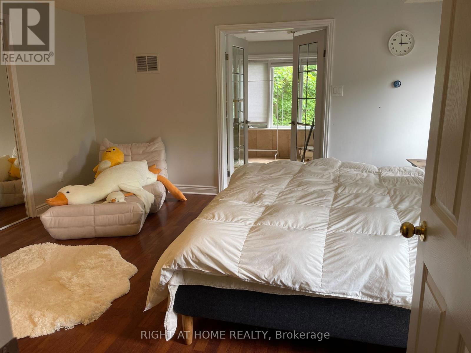 435 MAPLE AVENUE Image 8