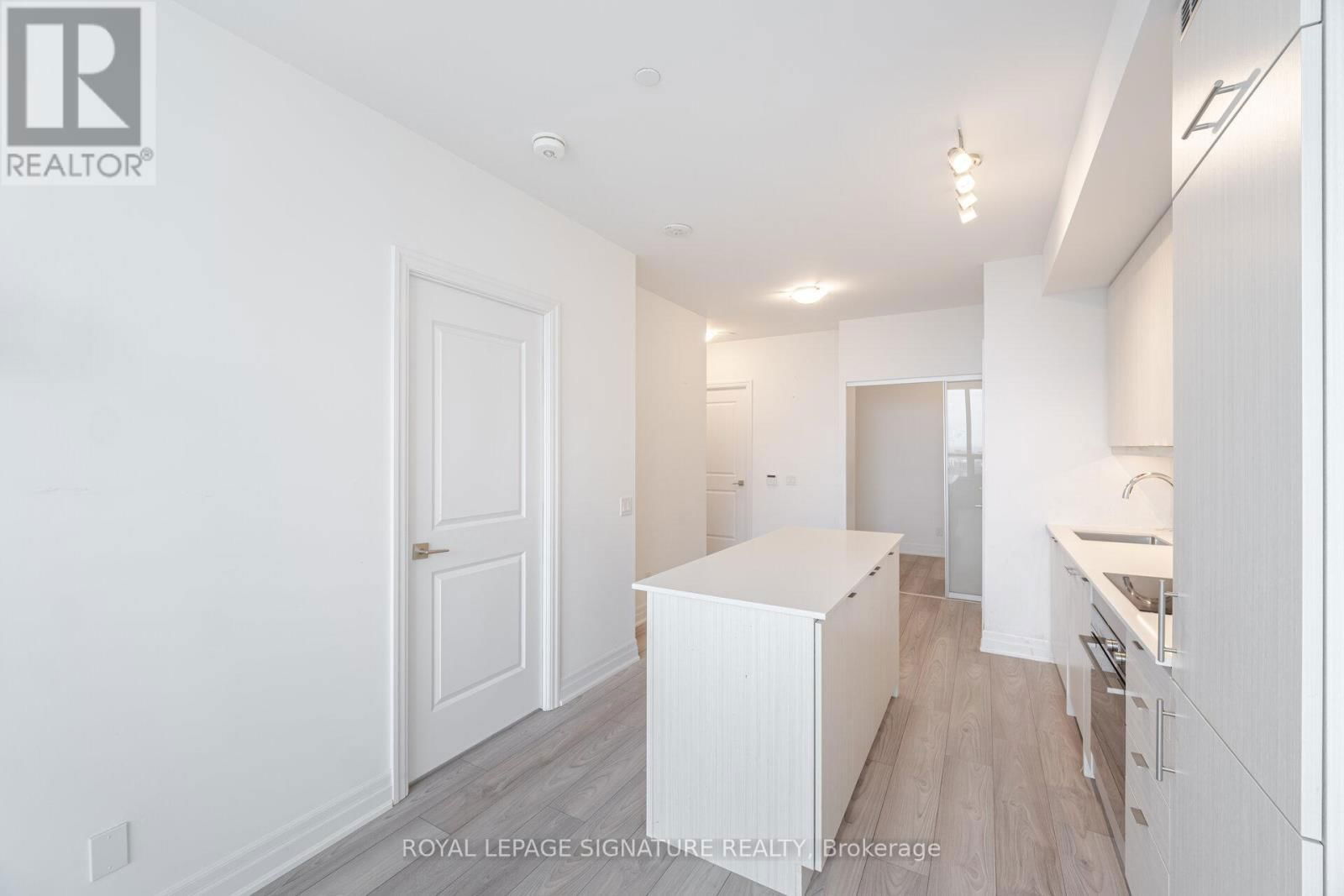 3007 - 36 ELM DRIVE Image 14