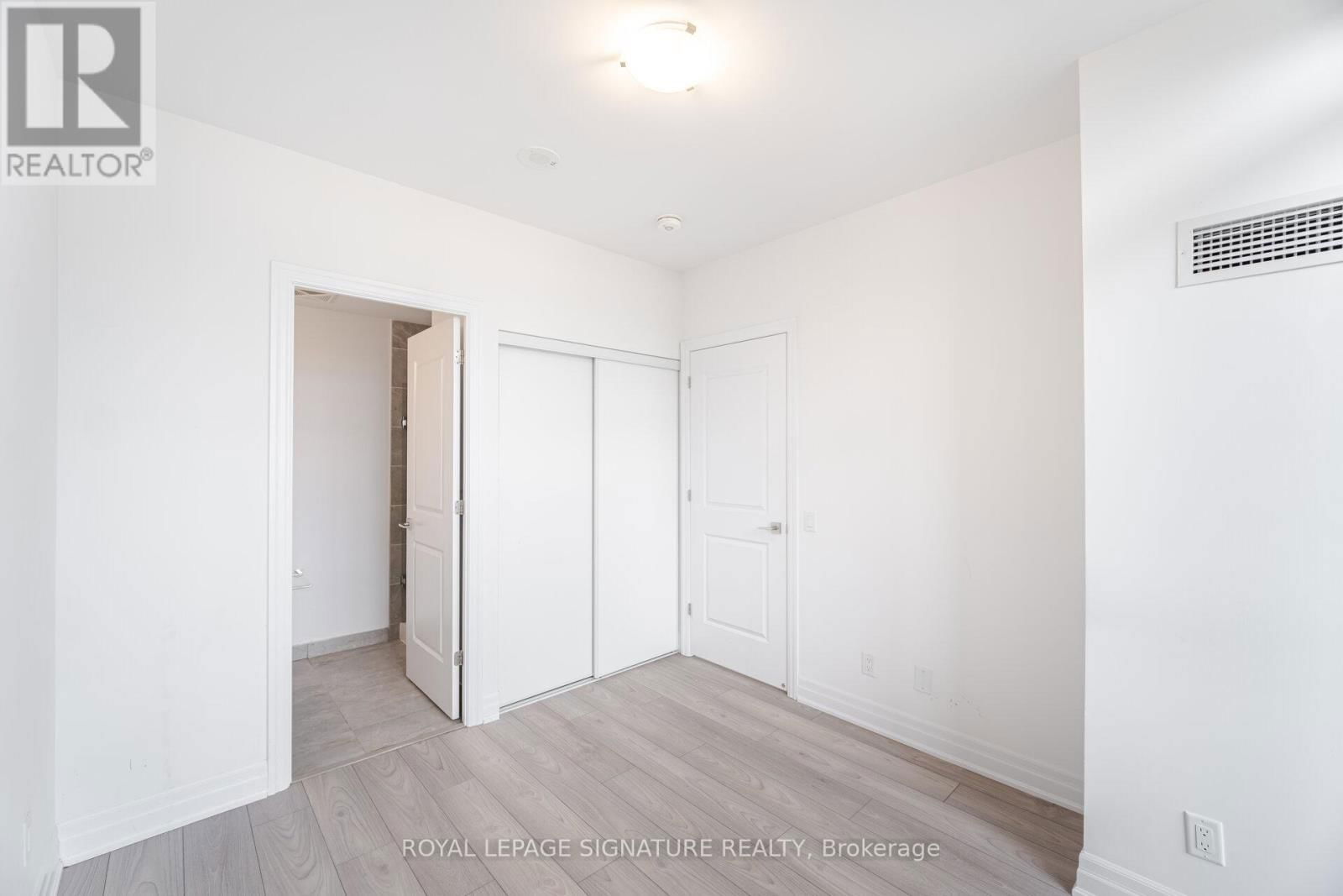 3007 - 36 ELM DRIVE Image 22