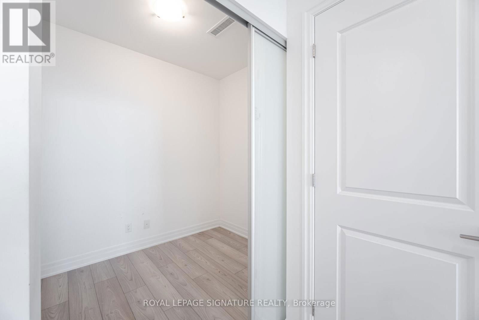 3007 - 36 ELM DRIVE Image 24