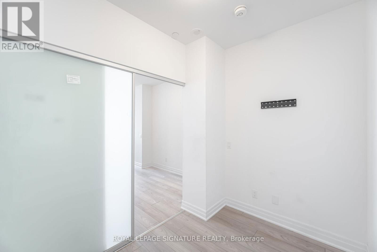 3007 - 36 ELM DRIVE Image 25