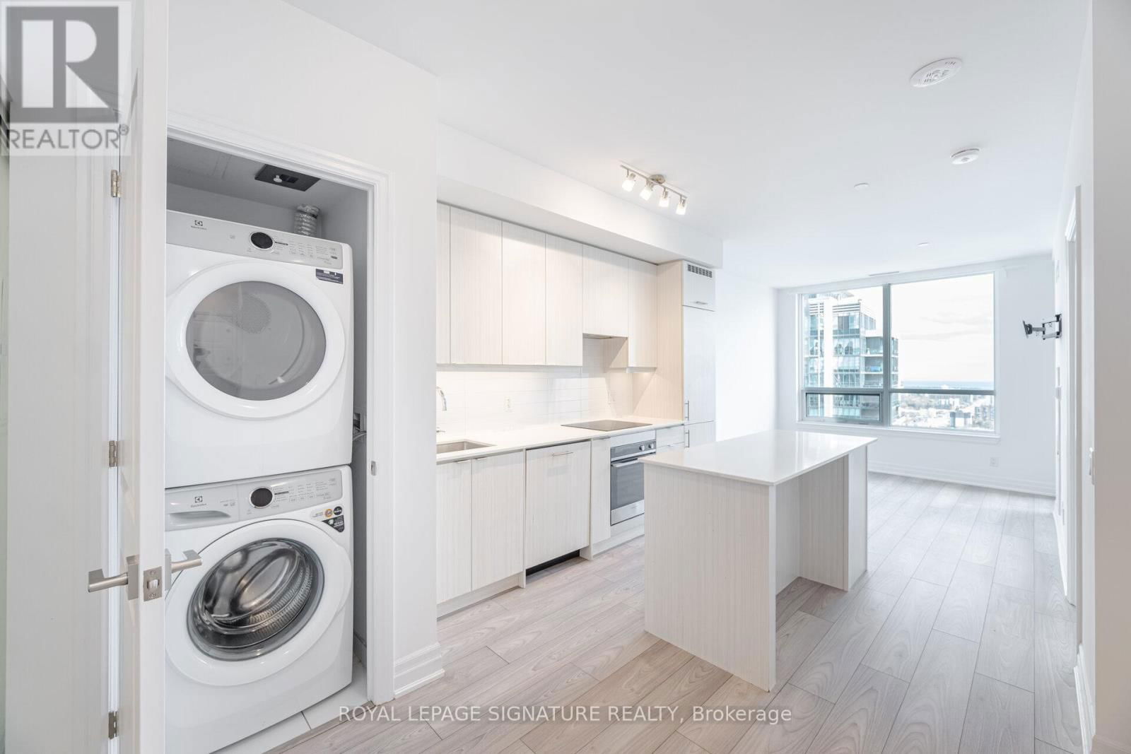 3007 - 36 ELM DRIVE Image 27