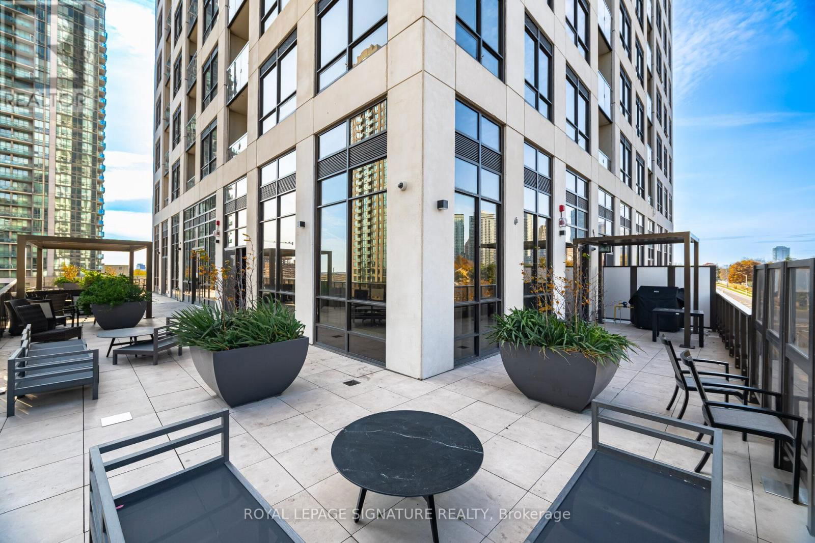 3007 - 36 ELM DRIVE Image 42