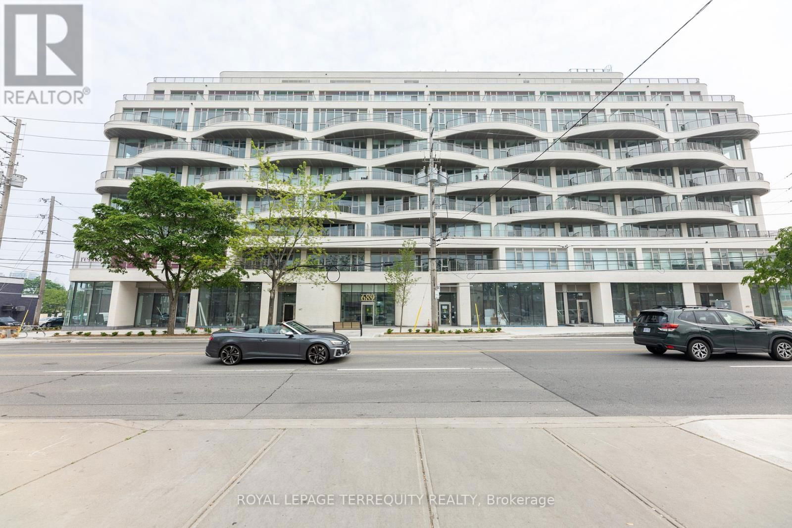 707 - 689 THE QUEENSWAY Image 1