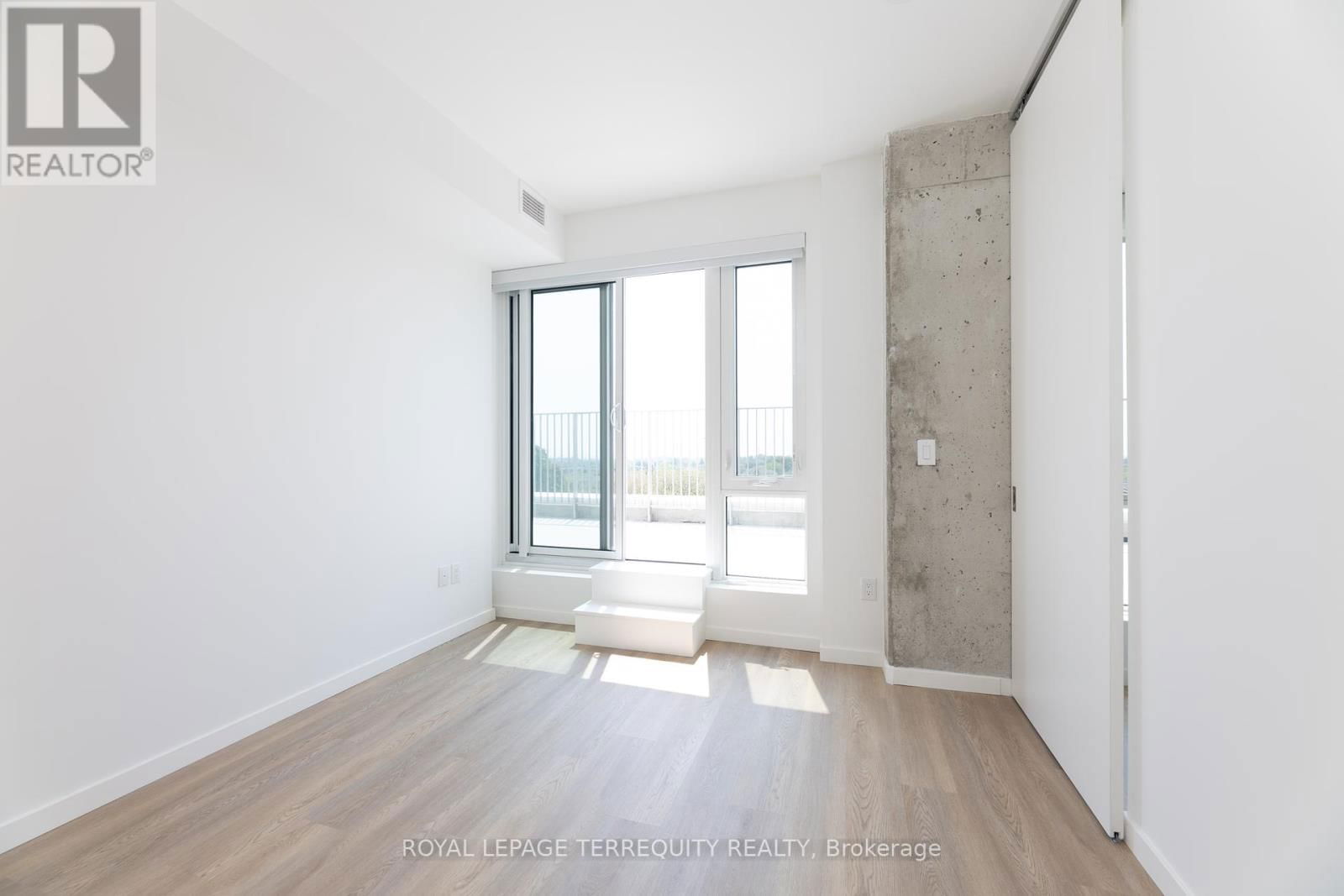 707 - 689 THE QUEENSWAY Image 18