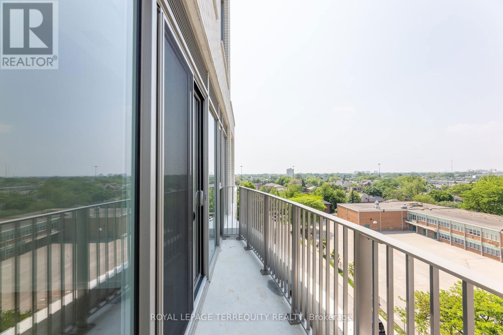 707 - 689 THE QUEENSWAY Image 28