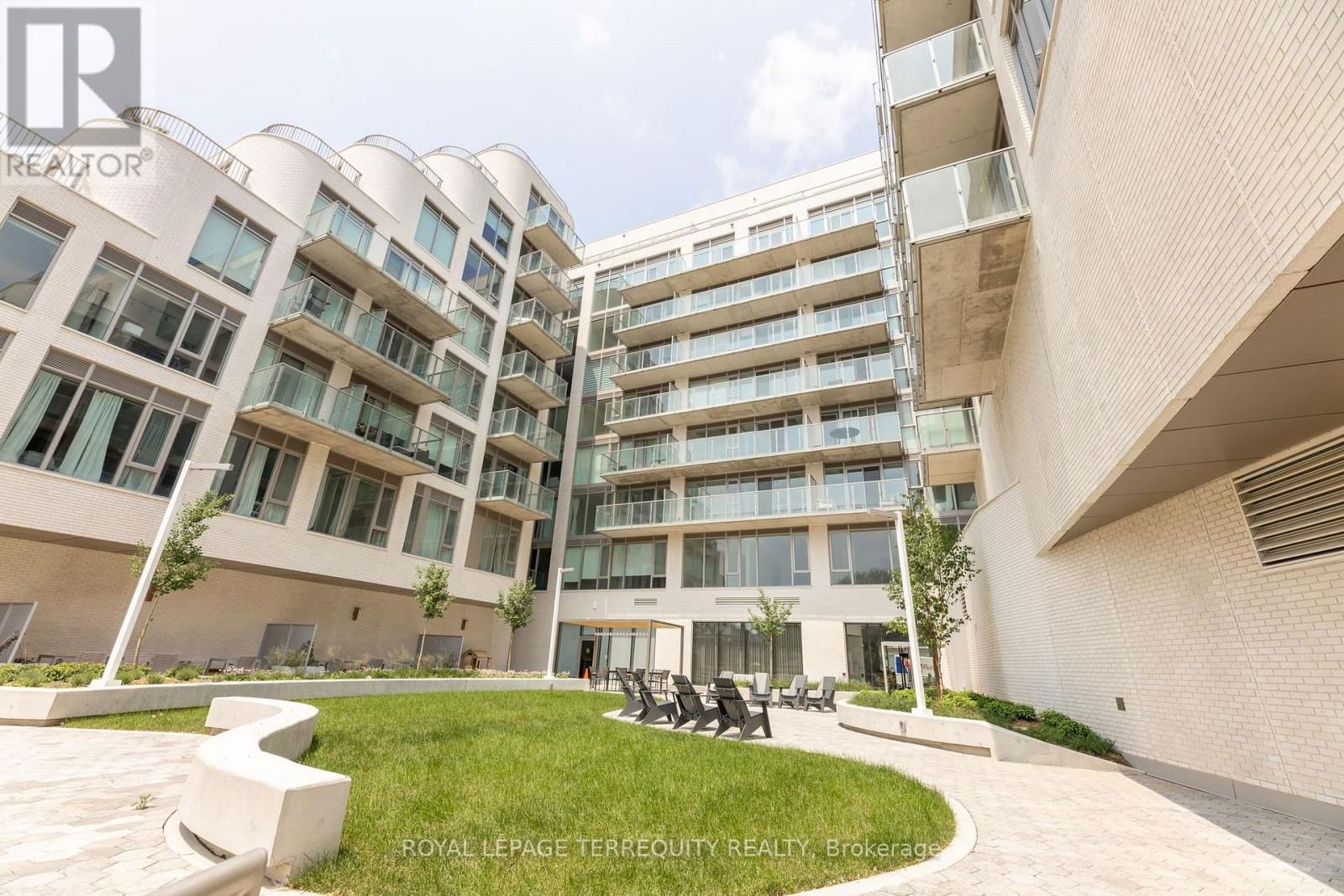 707 - 689 THE QUEENSWAY Image 41