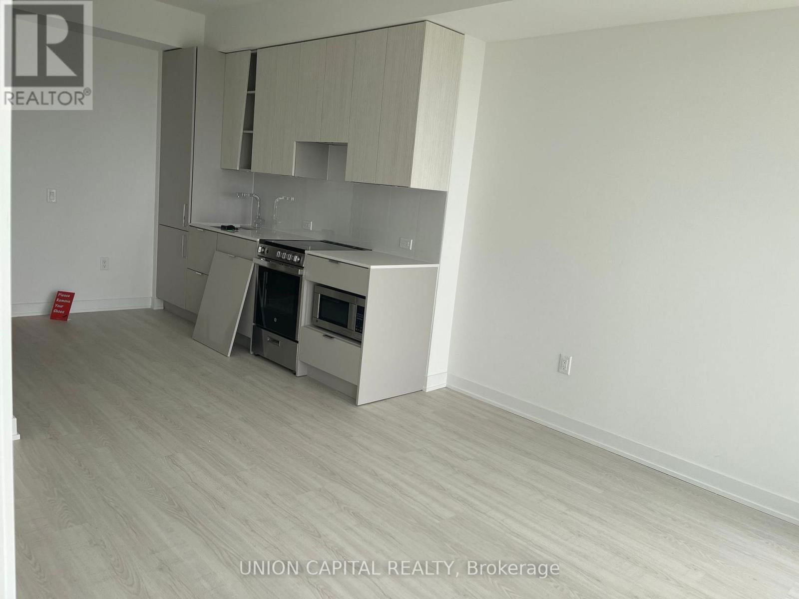 1805 - 3883 QUARTZ ROAD Image 10