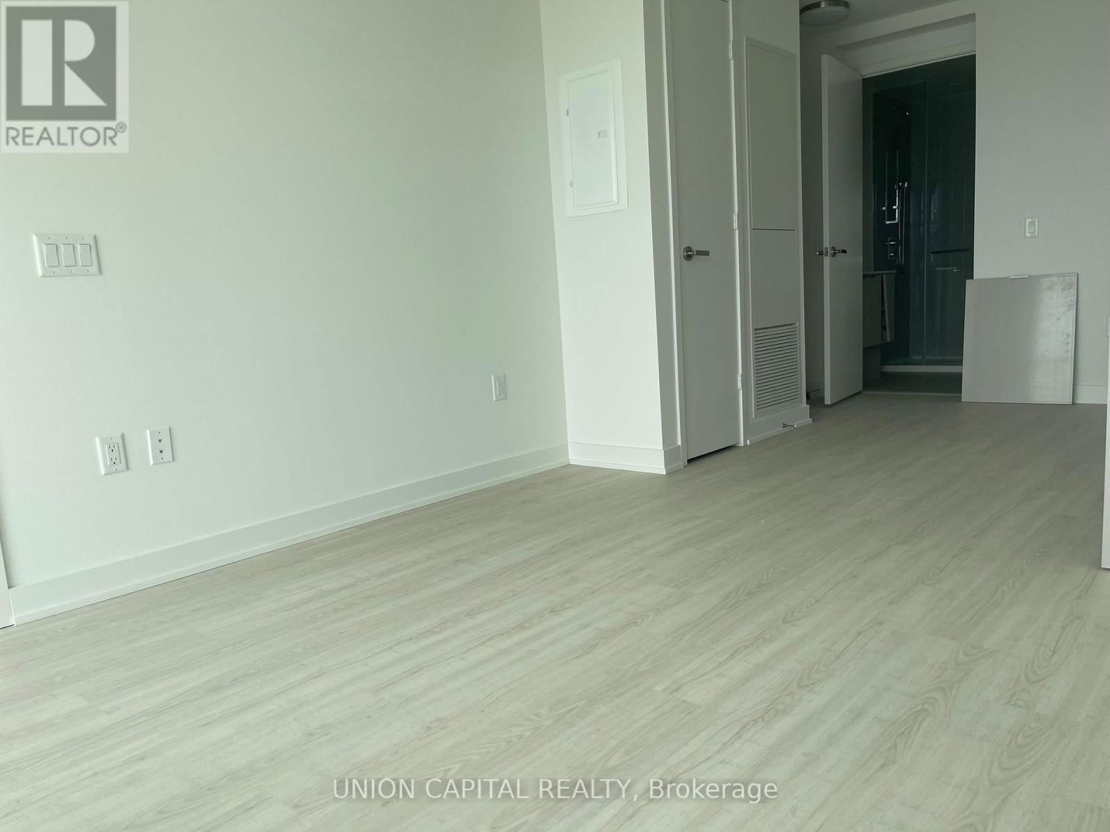 1805 - 3883 QUARTZ ROAD Image 6