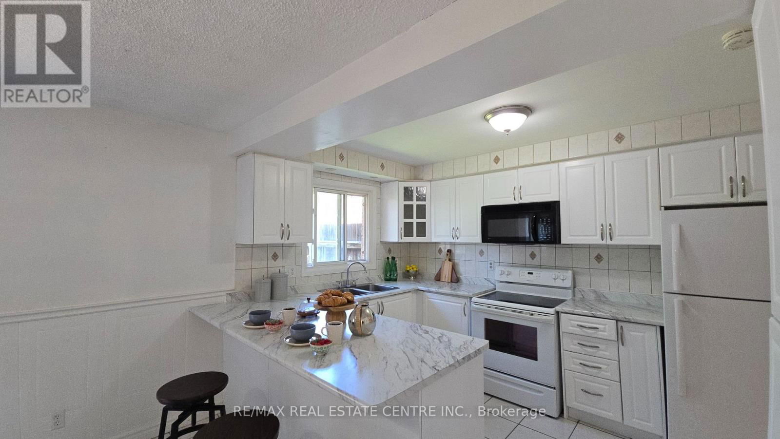 24 SALISBURY CIRCLE Image 11