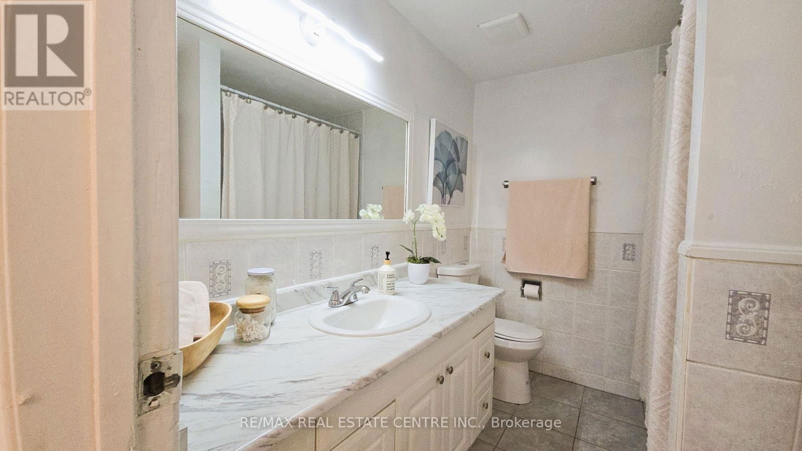 24 SALISBURY CIRCLE Image 20