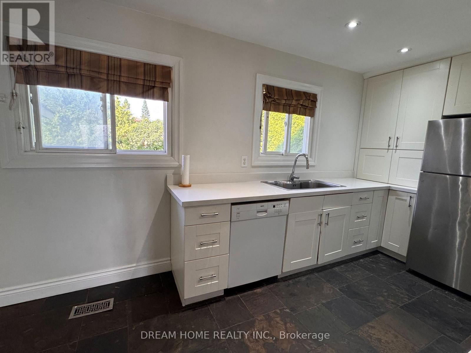 Main - 2425 CARLANNE PLACE Image 12