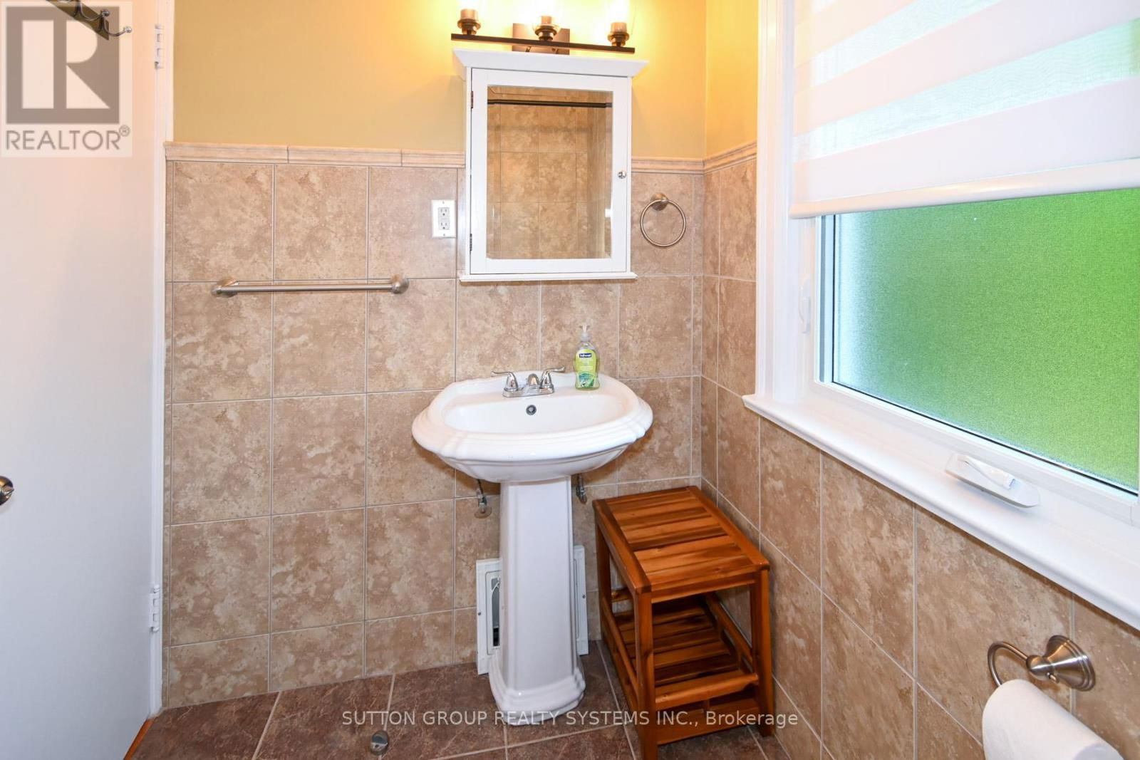 24 RUNNYMEDE ROAD Image 12