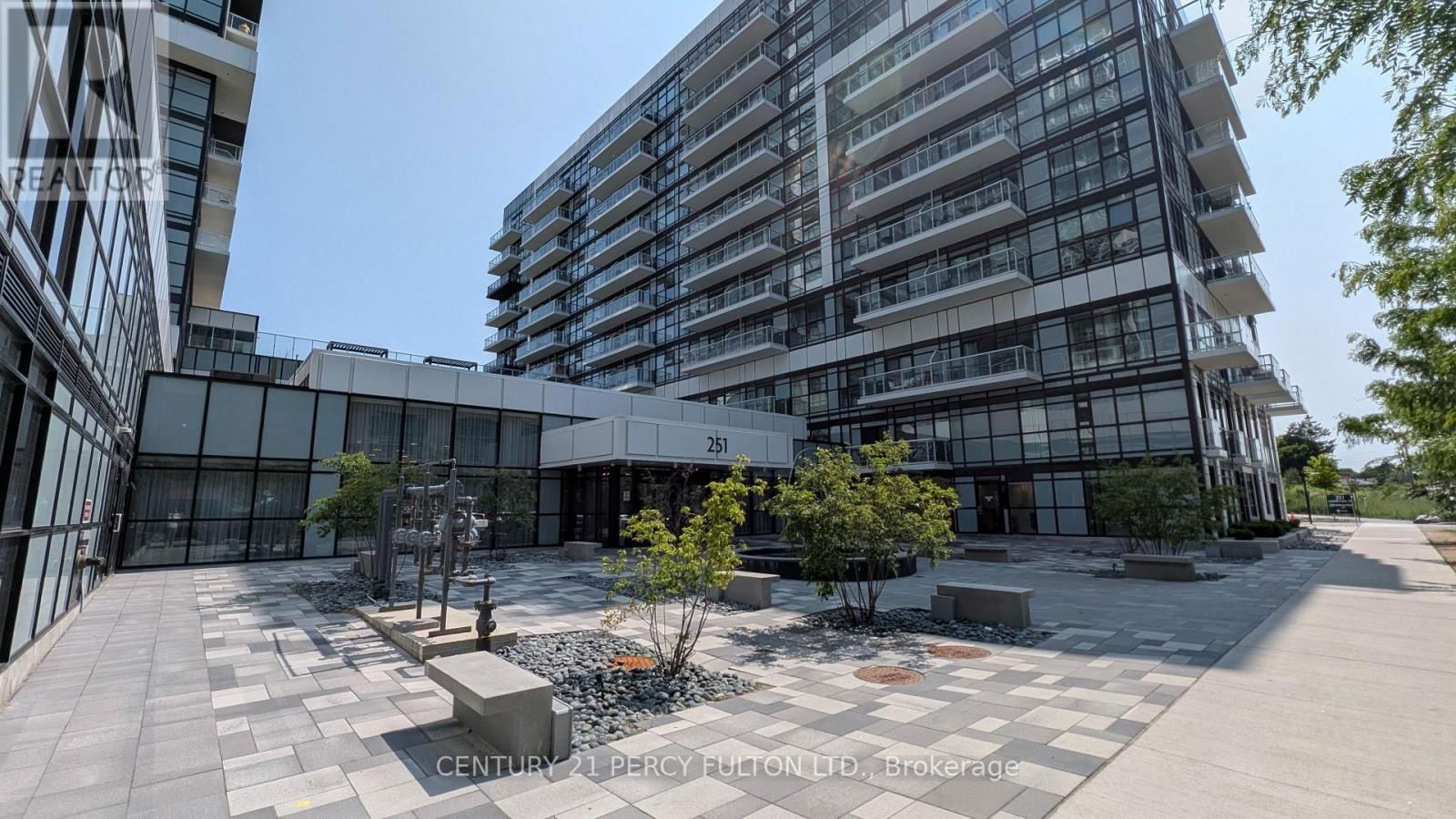 128 - 251 MANITOBA STREET Image 1