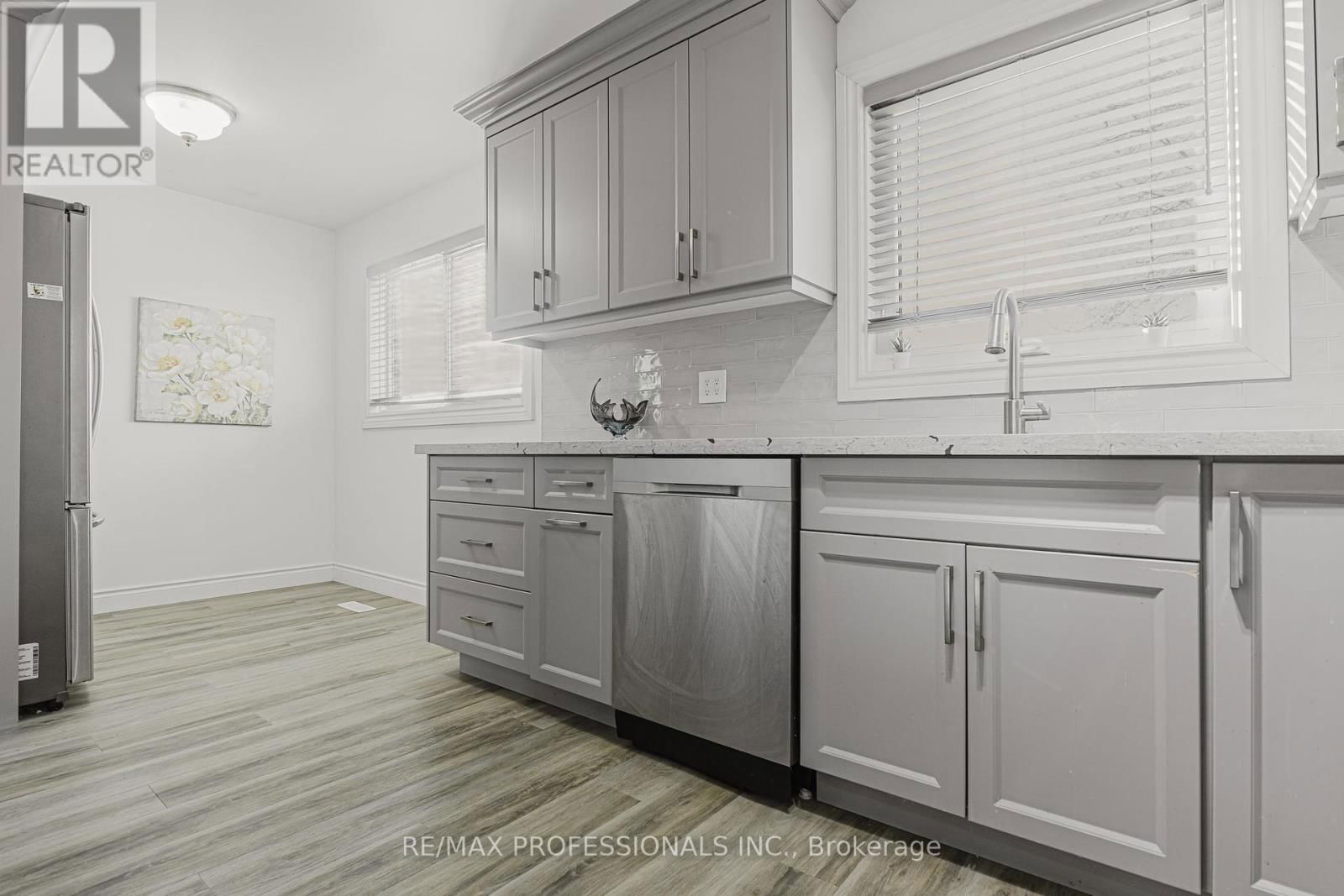 2416 MALCOLM CRESCENT Image 11