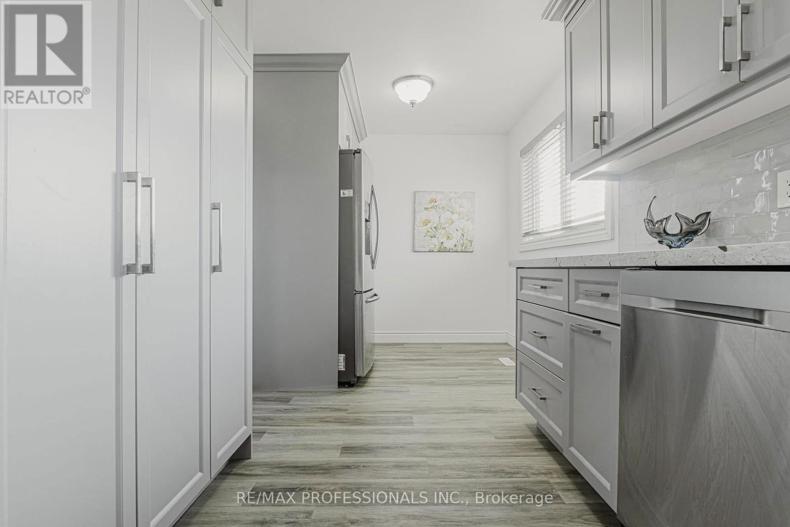 2416 MALCOLM CRESCENT Image 12