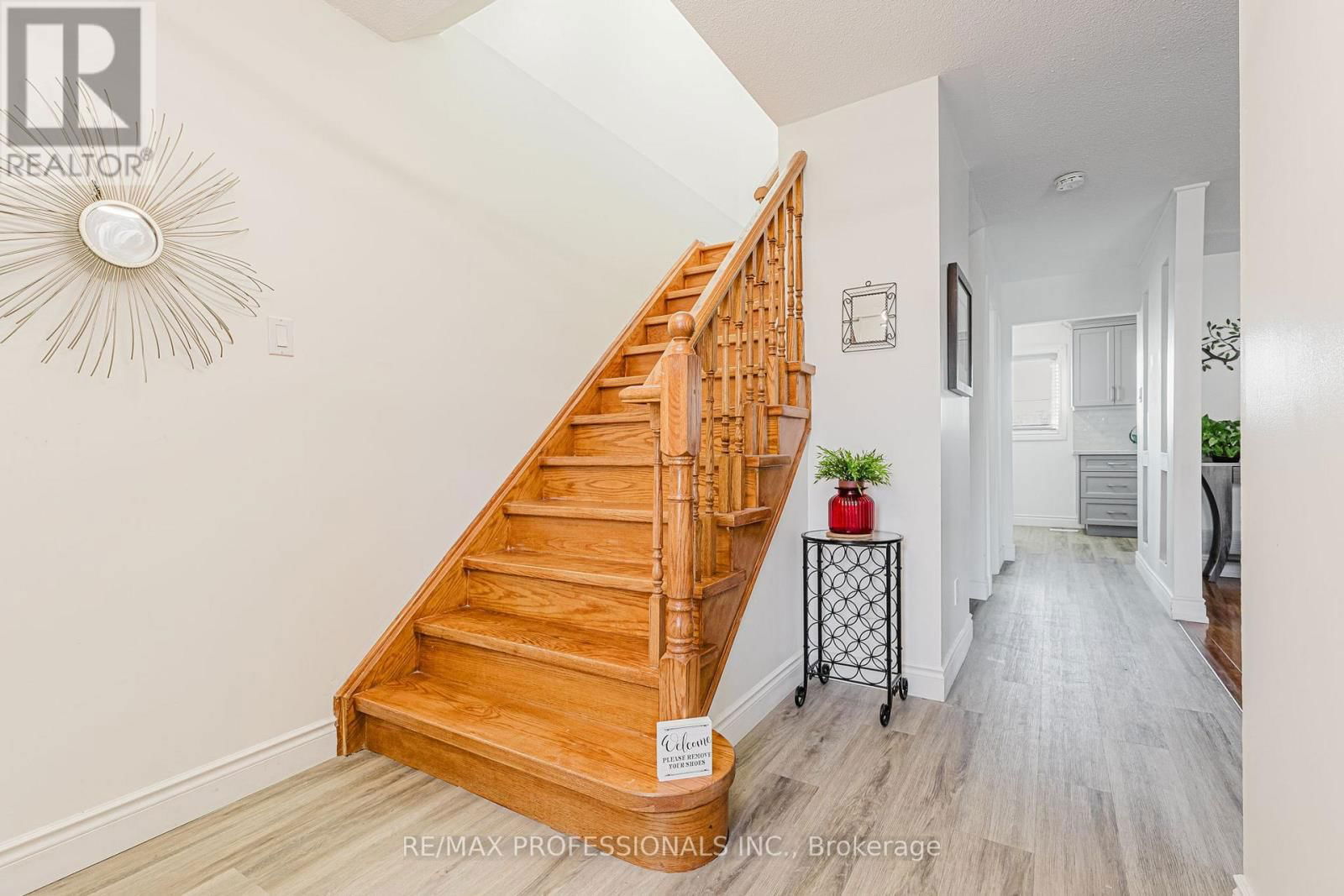 2416 MALCOLM CRESCENT Image 17