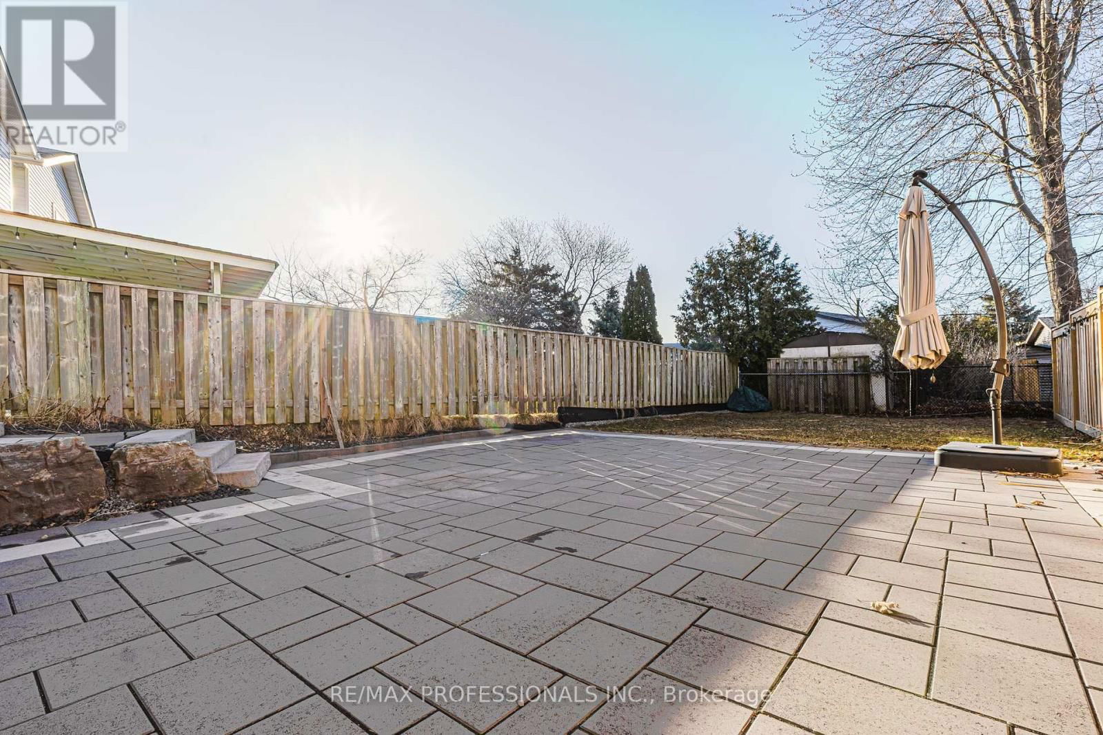 2416 MALCOLM CRESCENT Image 29