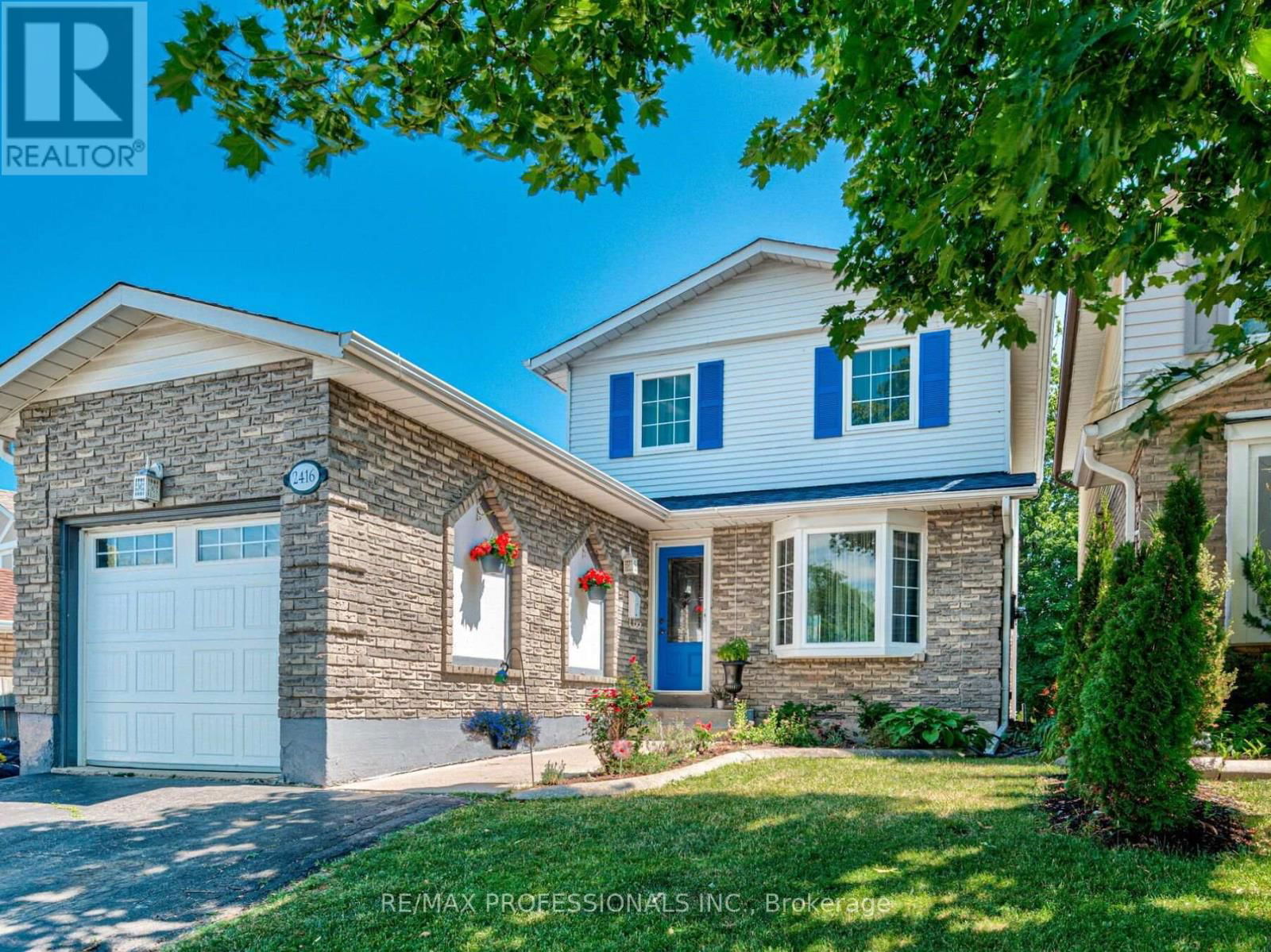 2416 MALCOLM CRESCENT Image 35