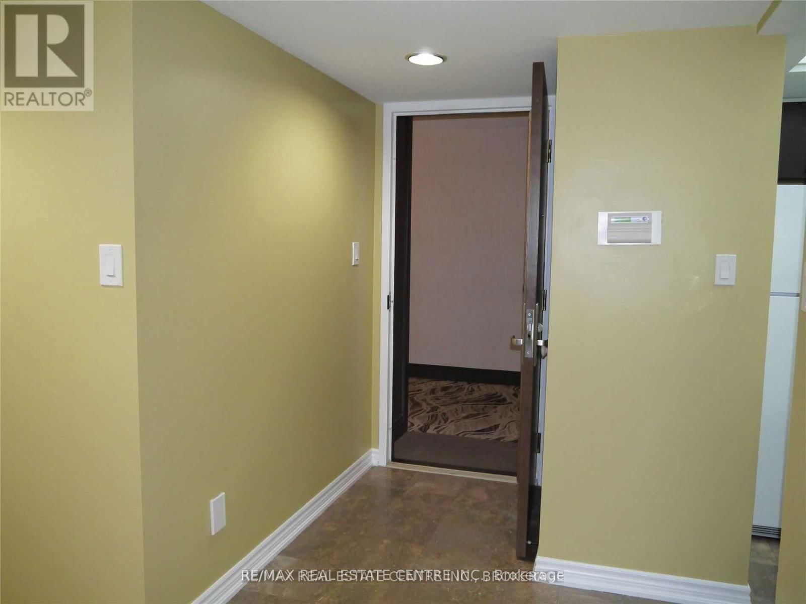 401 - 45 KINGSBRIDGE GARDEN CIRCLE Image 3