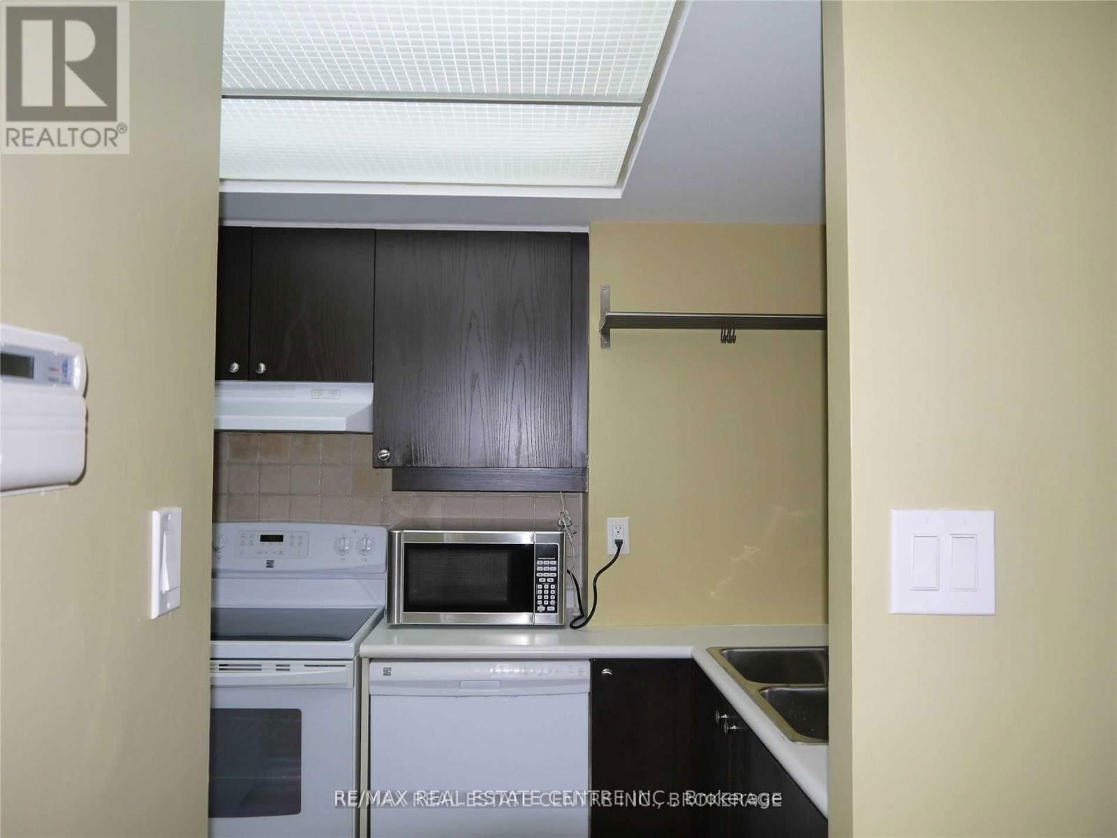401 - 45 KINGSBRIDGE GARDEN CIRCLE Image 7