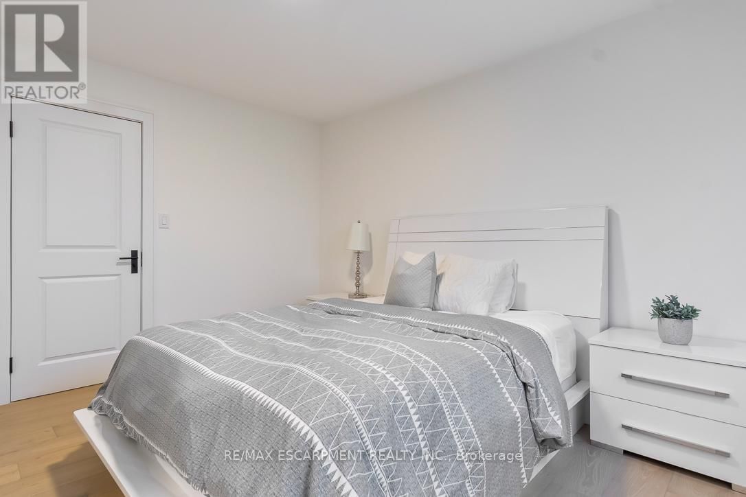 2455 BON ECHO DRIVE Image 37
