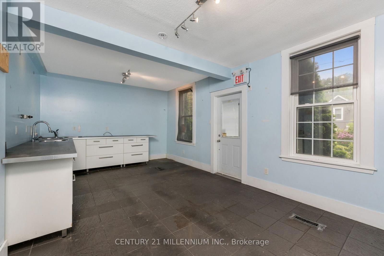 815 FORKS OF THE CREDIT ROAD Image 16