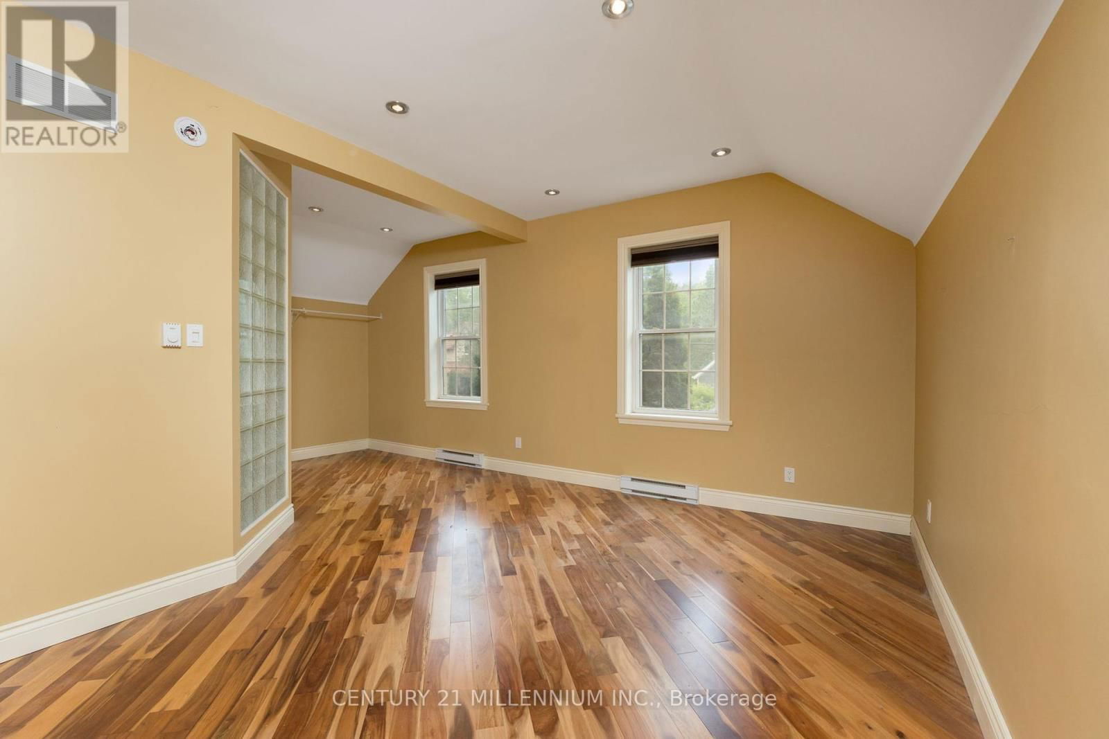 815 FORKS OF THE CREDIT ROAD Image 18