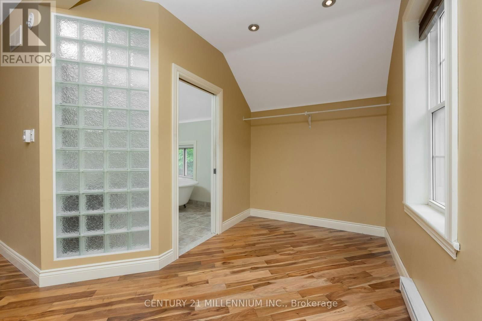 815 FORKS OF THE CREDIT ROAD Image 19