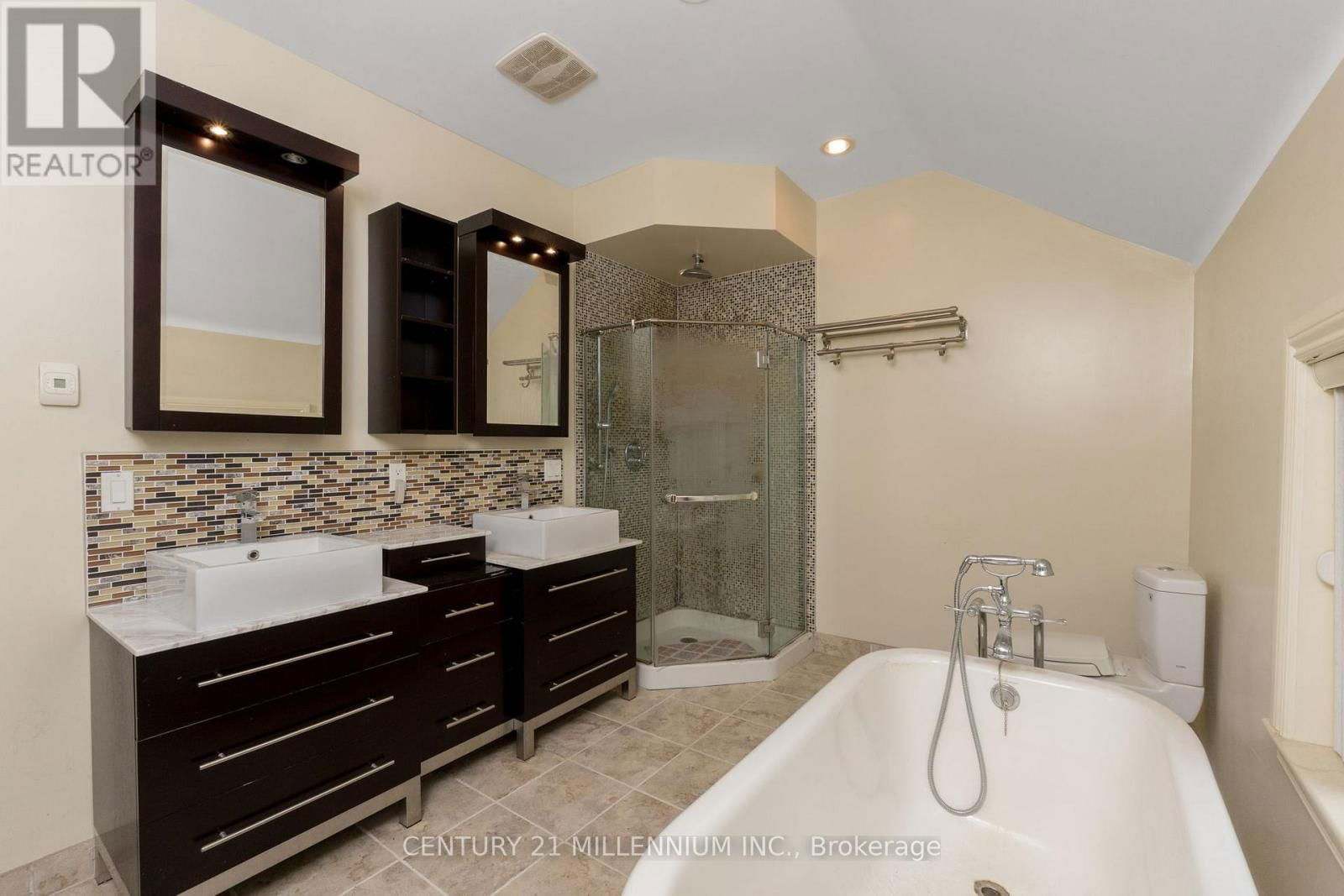 815 FORKS OF THE CREDIT ROAD Image 20