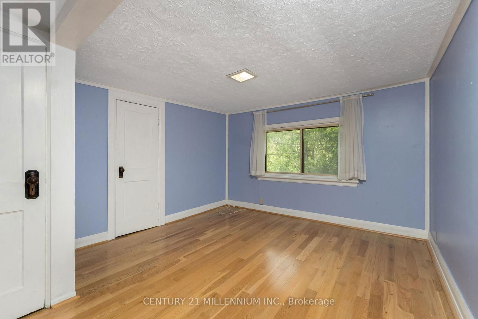 815 FORKS OF THE CREDIT ROAD Image 23