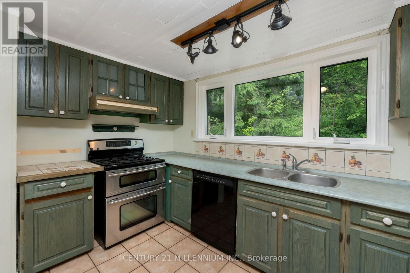 815 FORKS OF THE CREDIT ROAD Image 4
