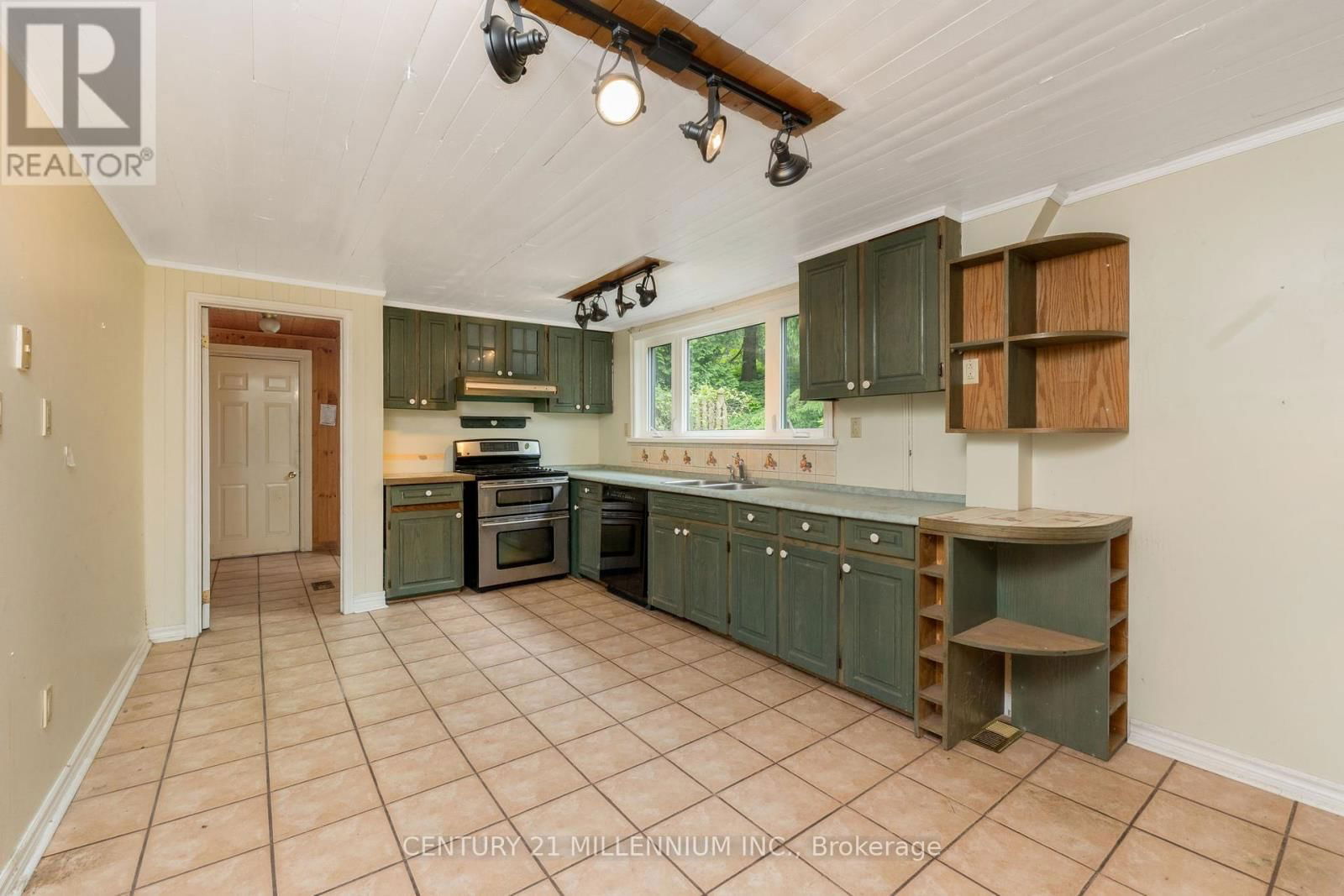 815 FORKS OF THE CREDIT ROAD Image 9