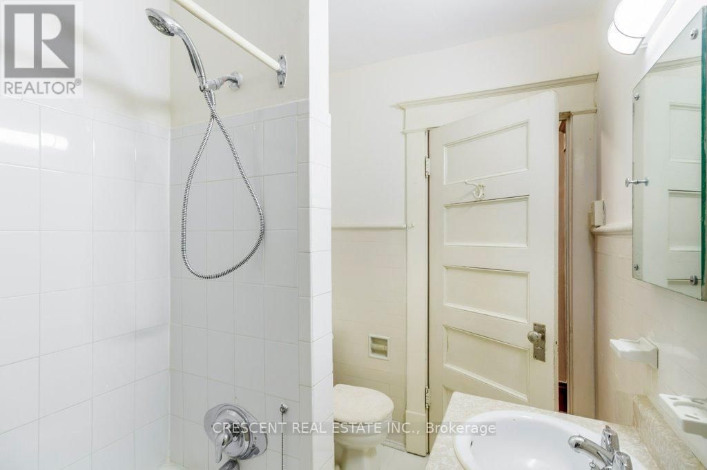 2A - 180 QUEENS DRIVE Image 26
