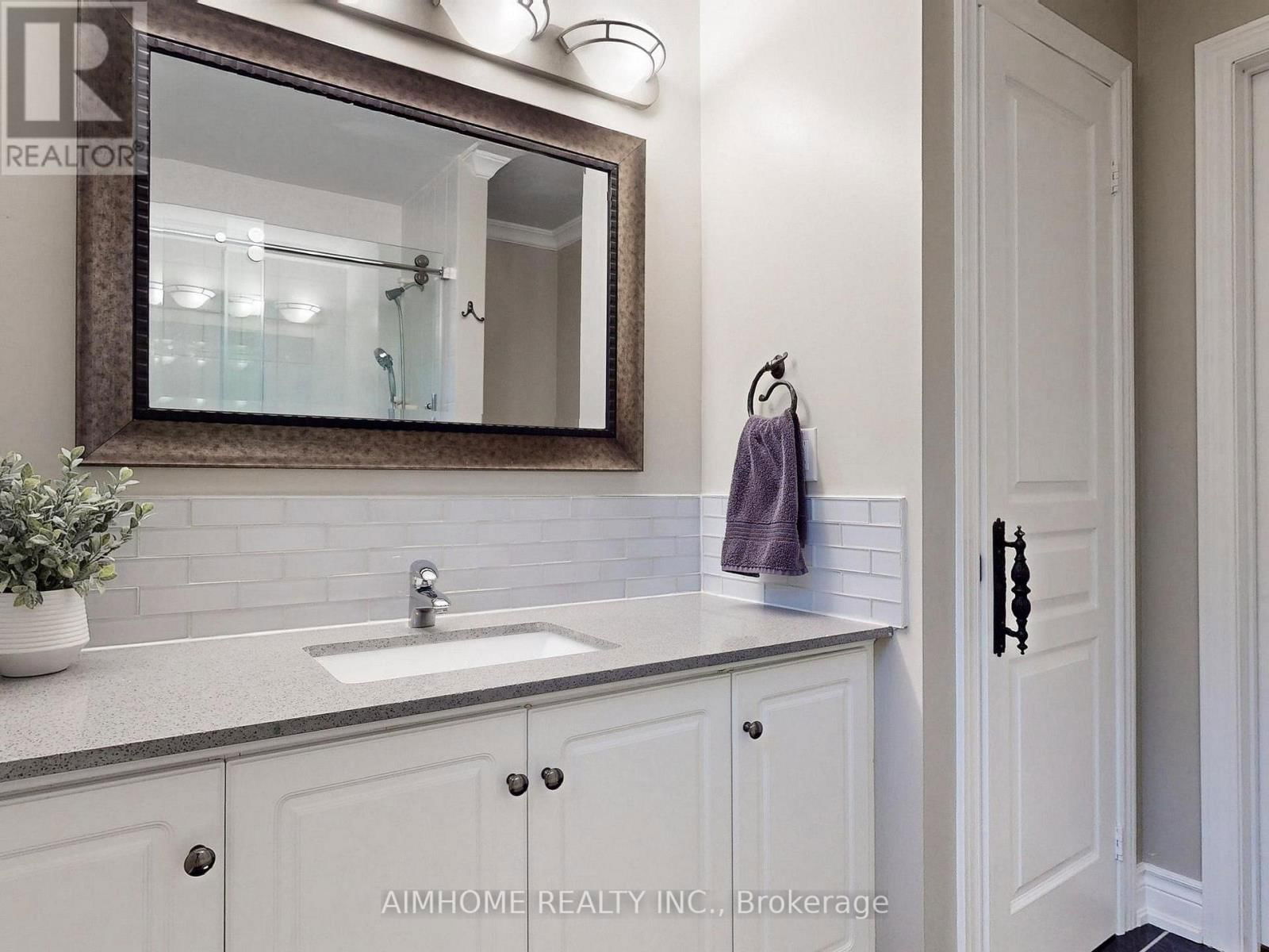 509 RAVINEVIEW WAY Image 23