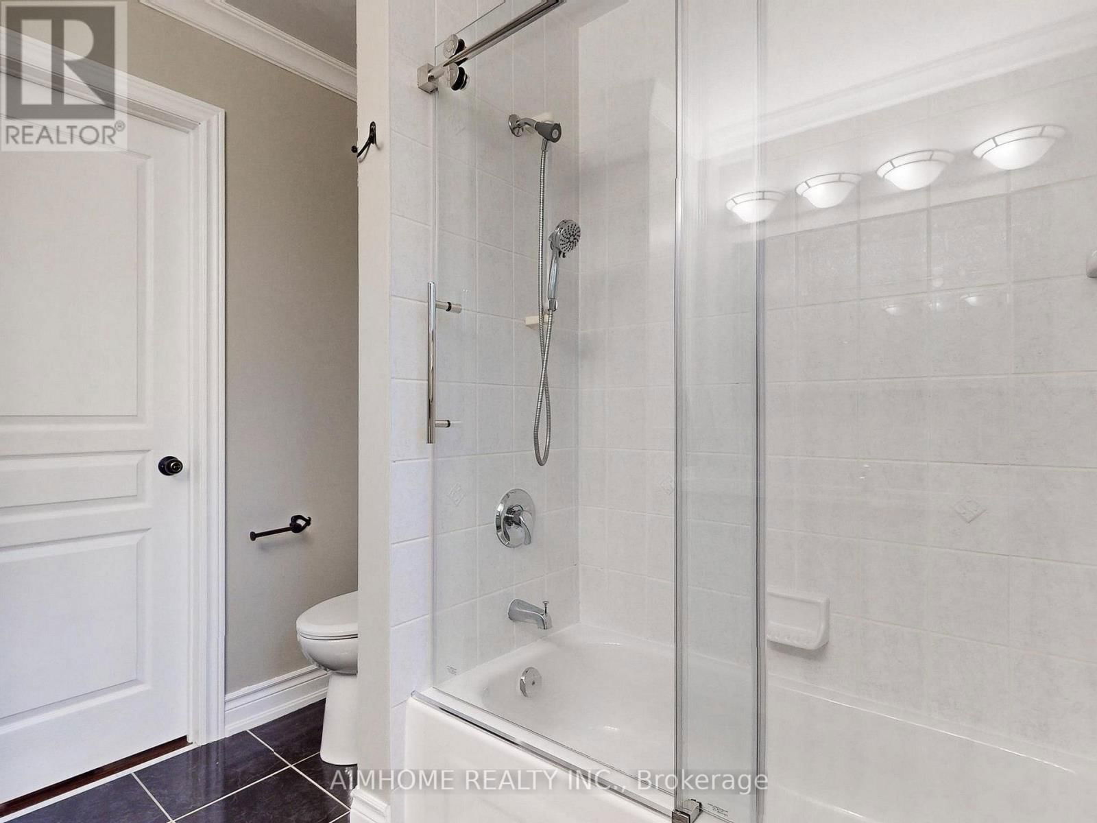 509 RAVINEVIEW WAY Image 24
